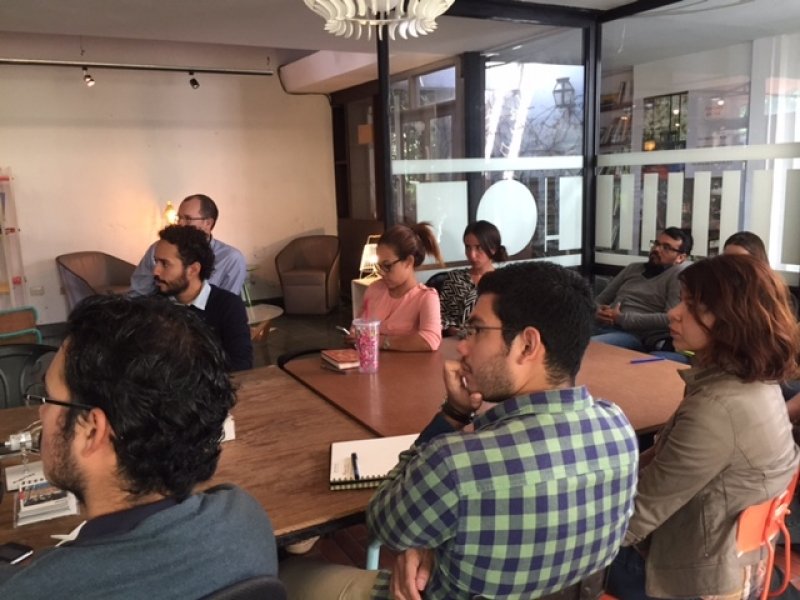 PRESENTACIÓN DE PRODUCTOS Y SERVICIOS EN CINCO PATAS AL GATO