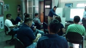 Solaire imparte capacitación en sistemas de techos y productos Boiser a Industrias Stanley 20170706 160405